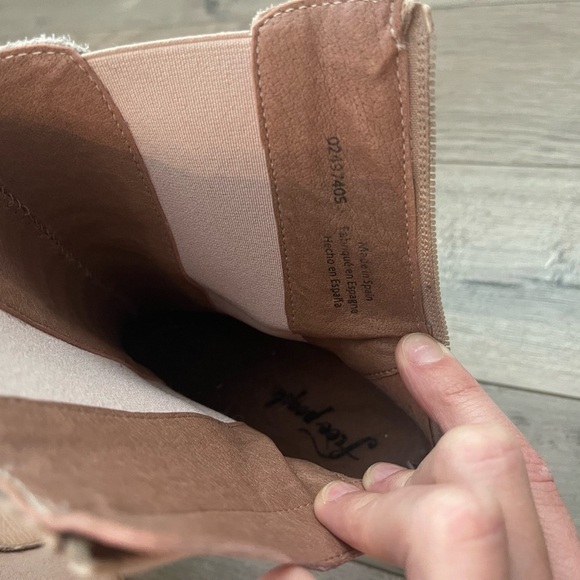 Free People Essential Chelsea Boot Sandy Beige - 7 - Picture 11 of 11